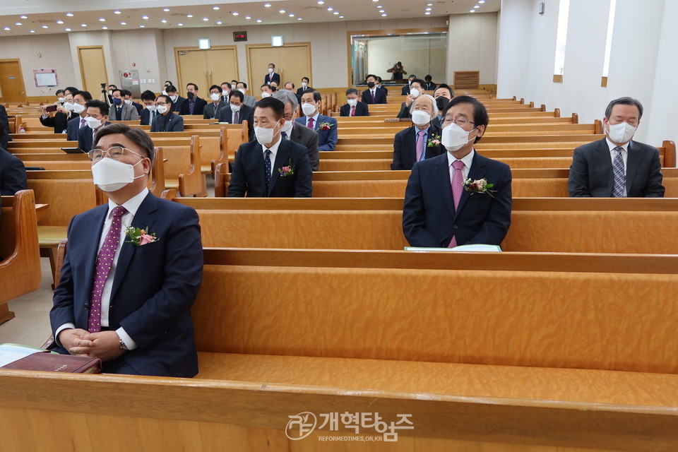경기동부와 경기중앙, 경기동중노회로 합병감사예배 모습