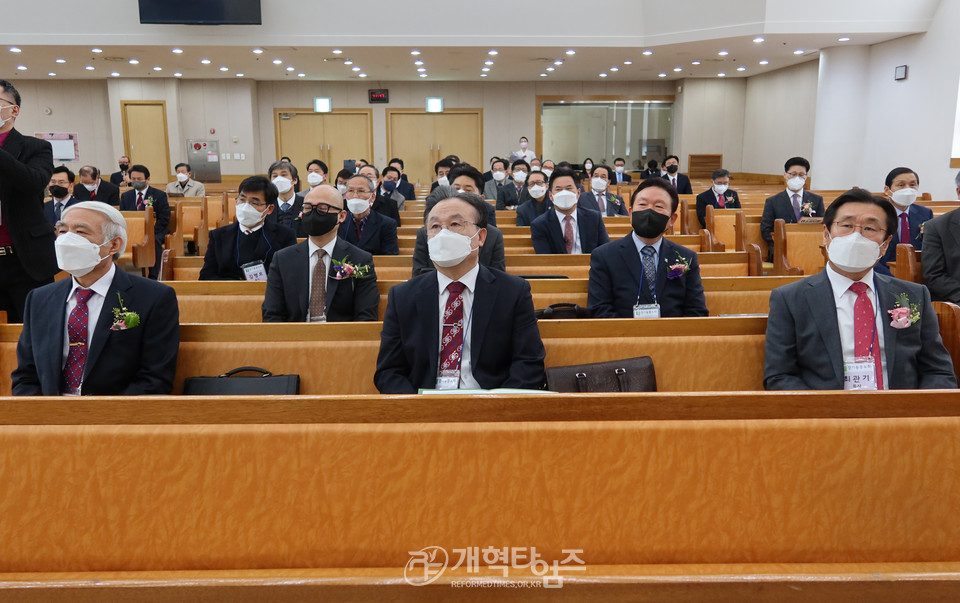 경기동부와 경기중앙, 경기동중노회로 합병감사예배 모습