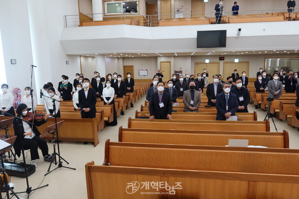 경기동부와 경기중앙, 경기동중노회로 합병감사예배 모습