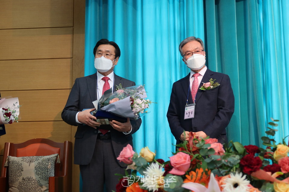 경기동부와 경기중앙, 경기동중노회로 합병감사예배 모습