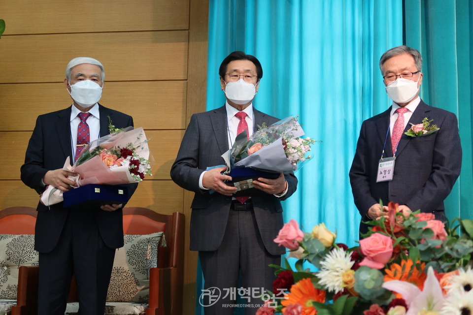 경기동부와 경기중앙, 경기동중노회로 합병감사예배 모습