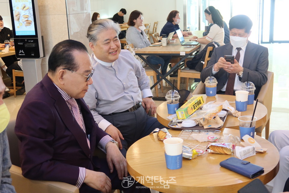 총신대신대원총동창회 제35회 홈커밍데이 및 정기총회을 마친 후 모습