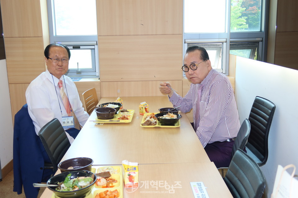 총신대신대원총동창회 제35회 홈커밍데이 및 정기총회을 마친 후 모습