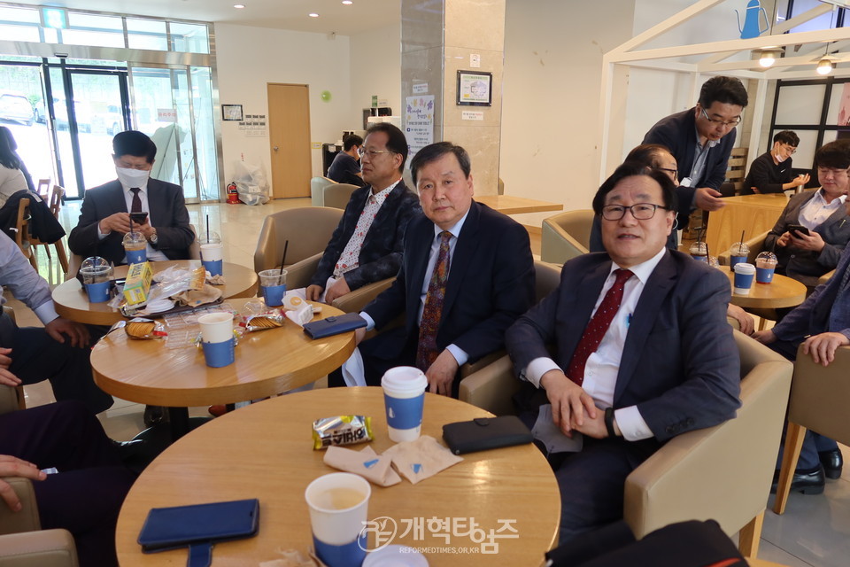 총신대신대원총동창회 제35회 홈커밍데이 및 정기총회을 마친 후 모습