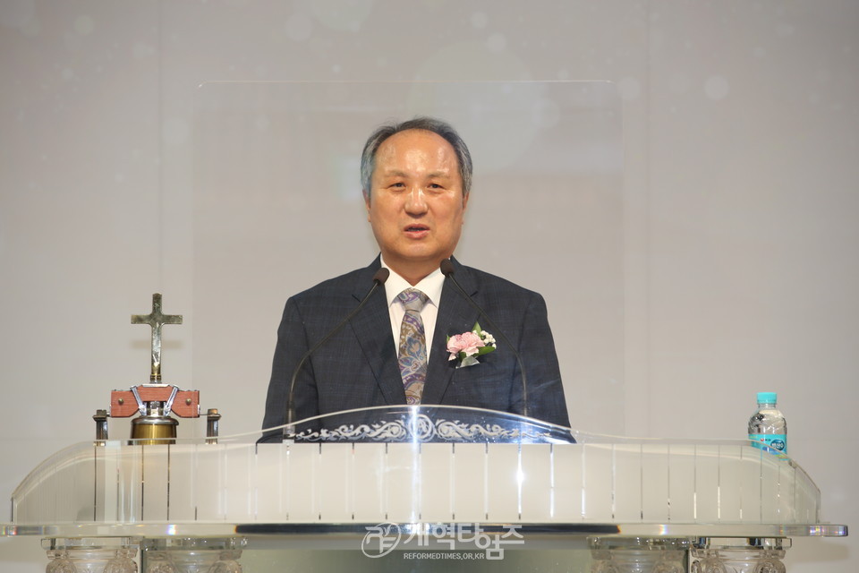 부산동현교회 새성전 입당 및 헌당감사예배 모습