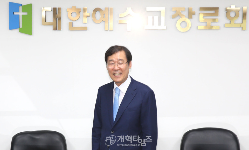 권순웅 목사 제107회 총회장 예비 후보 등록 모습