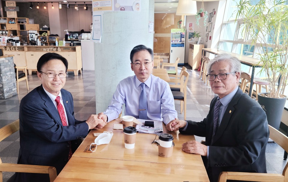 제107회 장로 부총회장 후보 단일화 모습, 임영식 장로, 증경총회장 이승희 목사, 이순우 장로(좌로부터)