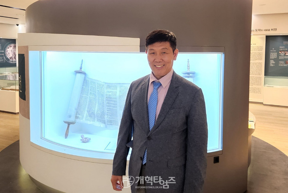 제107회 총회 신학부장 후보로 등록한 한종욱 목사 모습