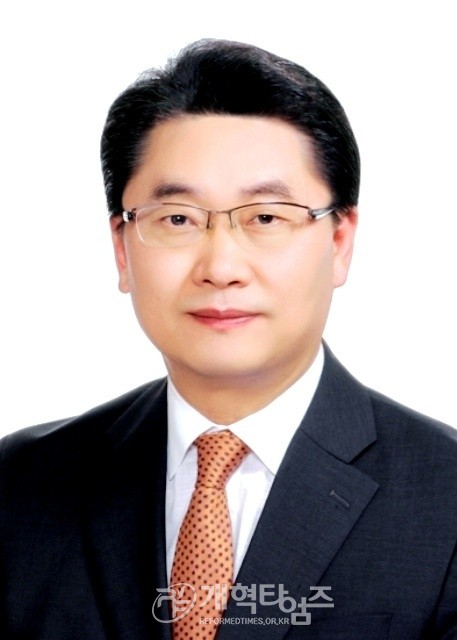 제107회 총회 교육부장 후보로 등록한 노경수 목사 모습