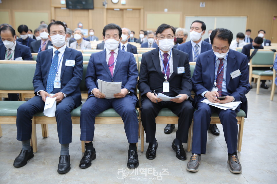 기독신문사 제58회기 정기이사회 모습