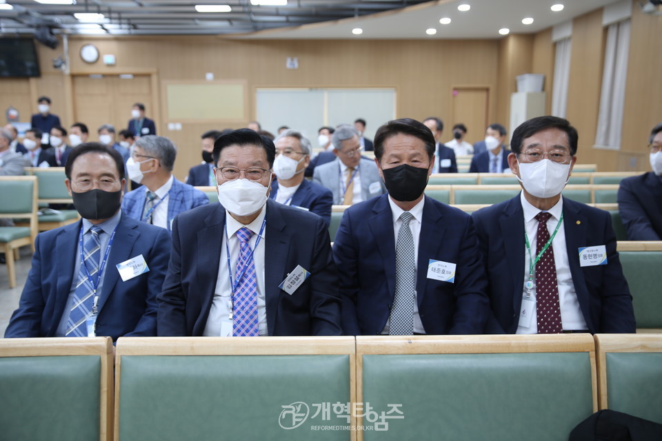 기독신문사 제58회기 정기이사회 모습