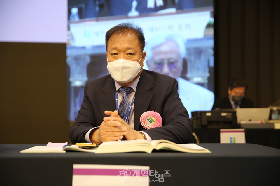 제107회 총회 부회록서기 전승덕 목사 모습