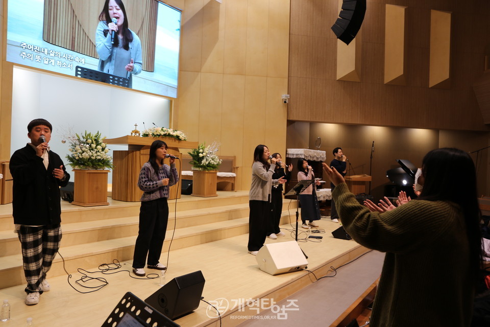 성은교회 리모델링 입당 기념 찬양집회 모습