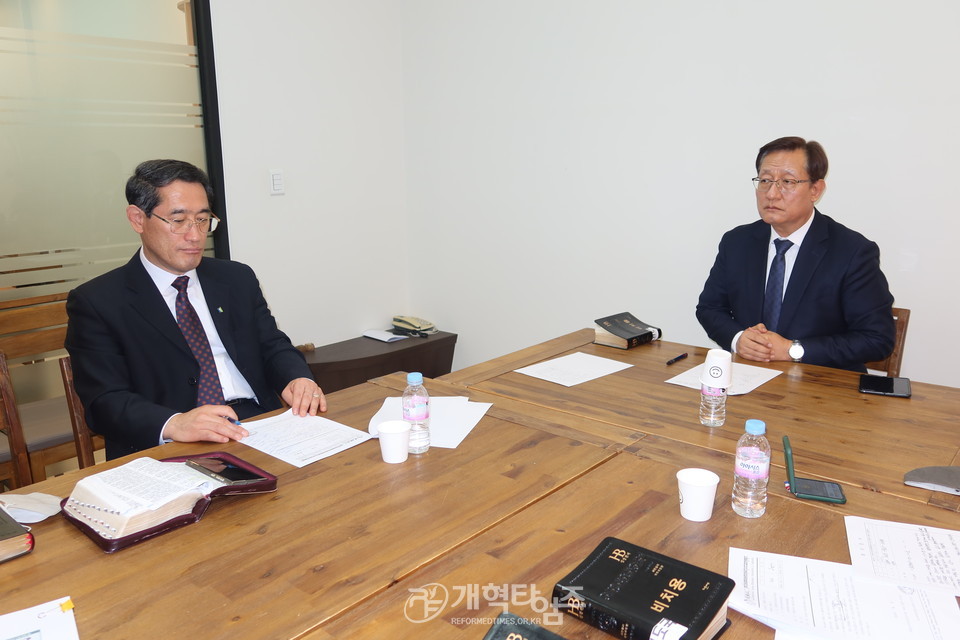 제107회기 총회 이단(사이비)피해대책조사연구위 임원회 모습