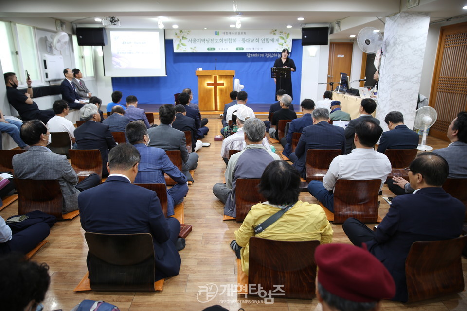 서울지역남전도회, 쪽방촌 사역하는 등대교회 방문 모습