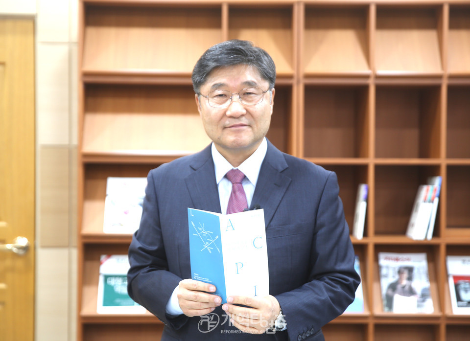 아시아교회정책연구소 대표 장봉생 목사 모습