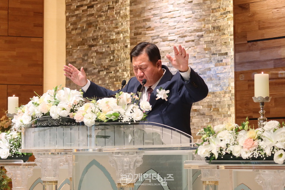 김근택 장로 장남 영상 군의 결혼 예식 모습