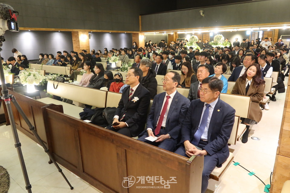 김근택 장로 장남 영상 군의 결혼 예식 모습
