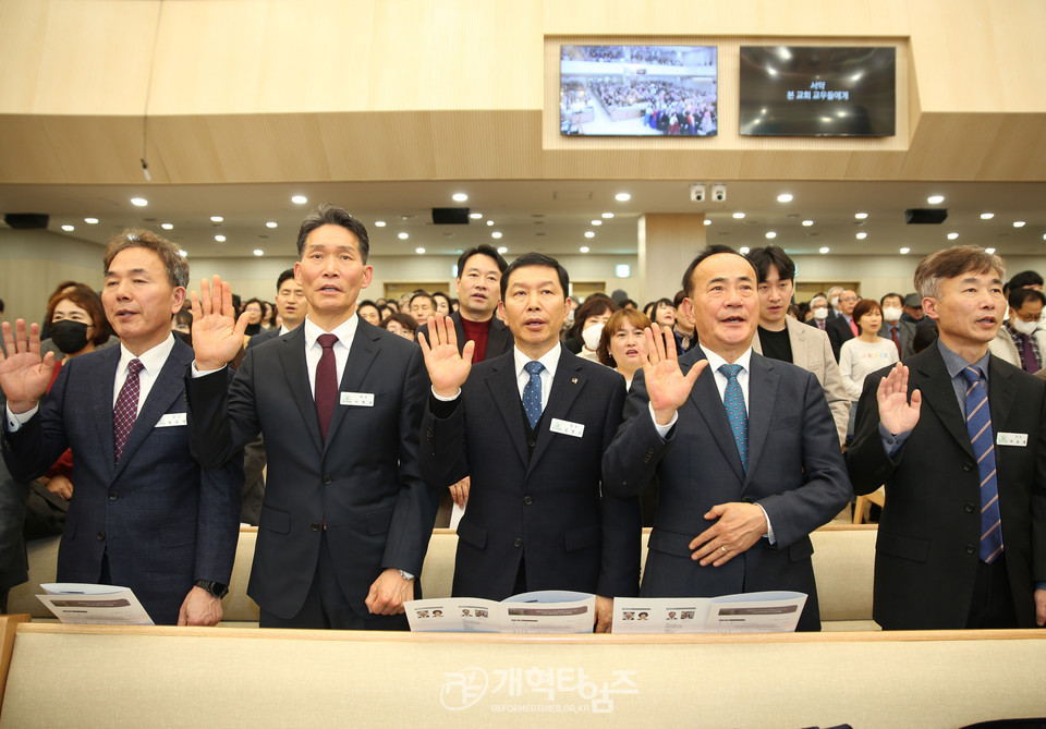 온세계교회, 김용택 목사 원로 추대, 이승원 목사 위임 감사예배 모습