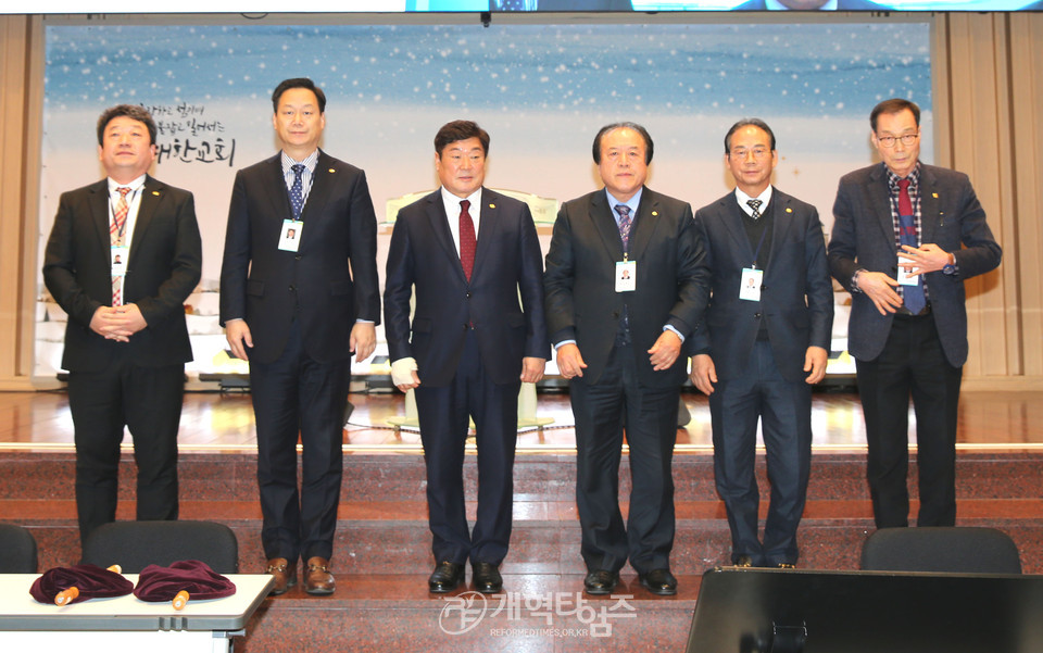 제53회기 전국장로회 서울ㆍ서북지역 임역원 간담회 및 기도회 모습