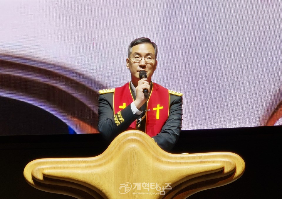 전국남전도회연합회 육군 훈련소 훈련병 진중세례식 모습