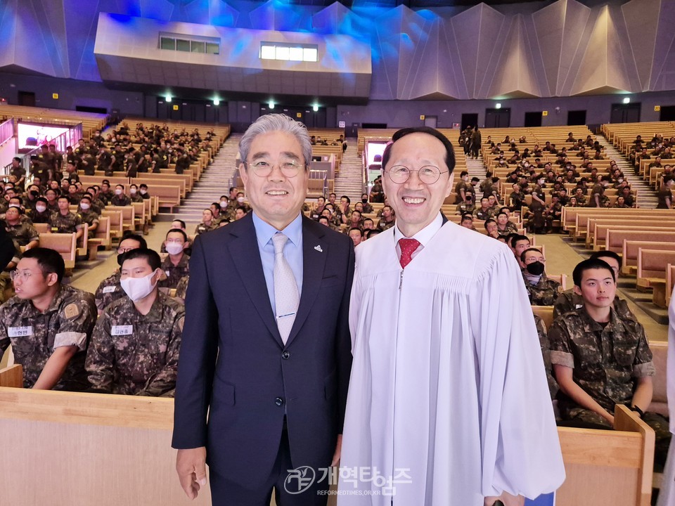 전국남전도회연합회 육군 훈련소 훈련병 진중세례식 모습