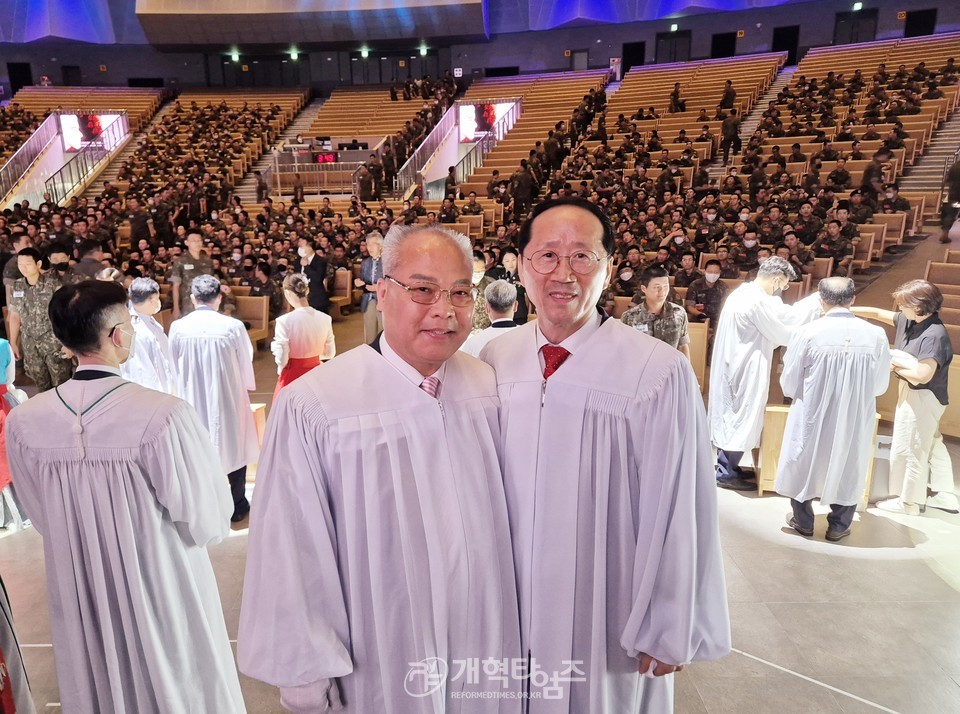 전국남전도회연합회 육군 훈련소 훈련병 진중세례식 모습