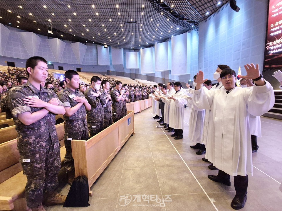 전국남전도회연합회 육군 훈련소 훈련병 진중세례식 모습