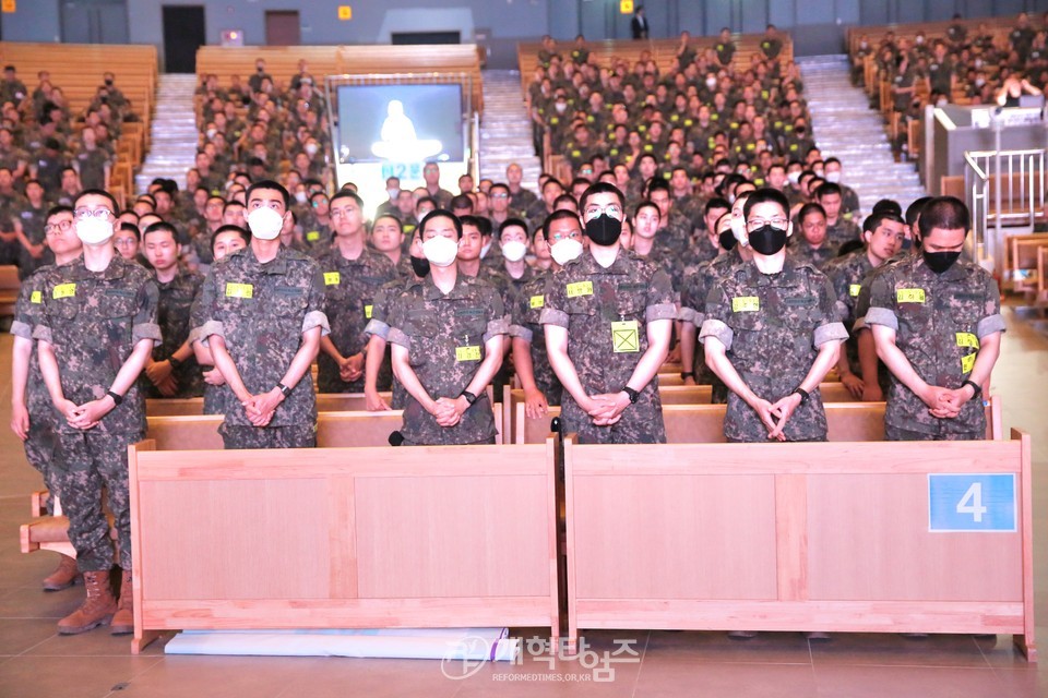 전국남전도회연합회 육군 훈련소 훈련병 진중세례식 모습