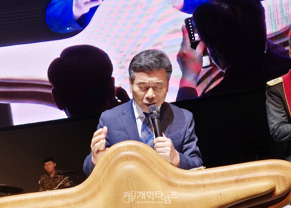 전국남전도회연합회 육군 훈련소 훈련병 진중세례식 모습