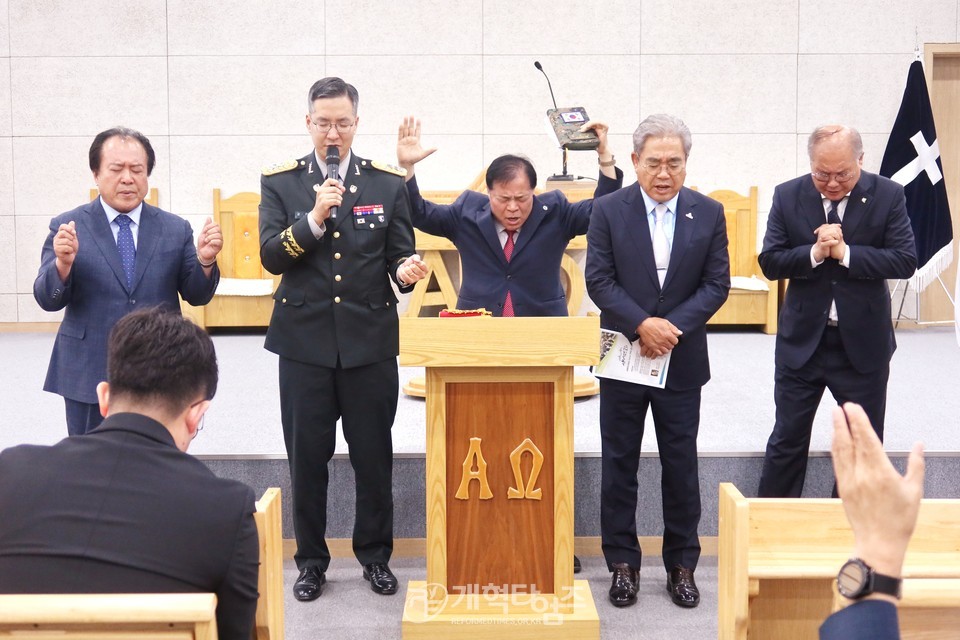 전국남전도회연합회 육군 훈련소 훈련병 진중세례식 모습
