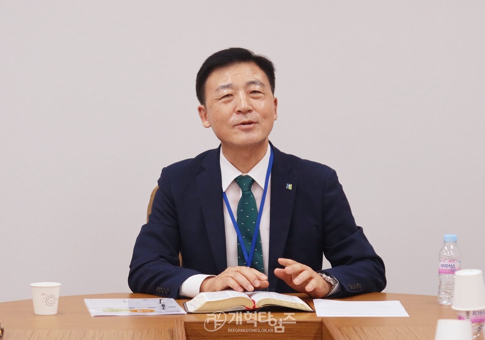 총회 제주선교센터(제주선교 100주년 기념교회)건립 관련 소위원회 모습