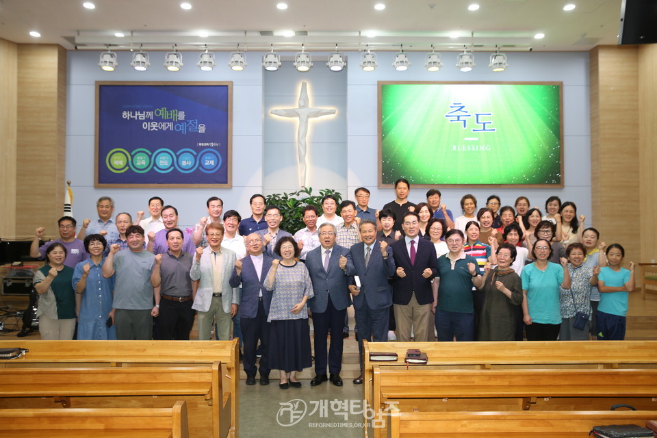 제주 동홍교회 수요예베 모습