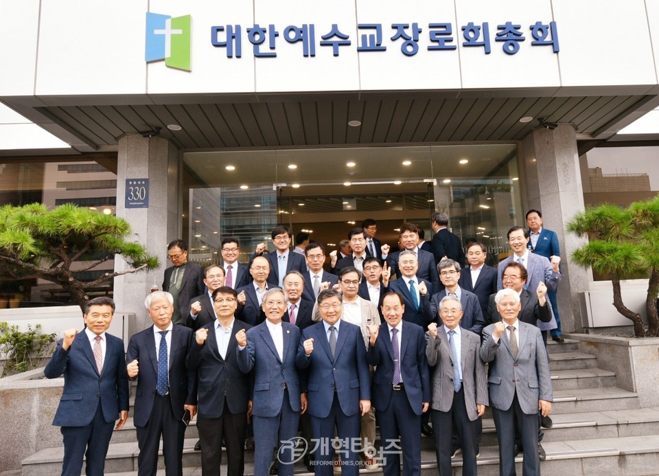장봉생 목사, 제109회 목사 부총회장 예비 후보 등록 모습