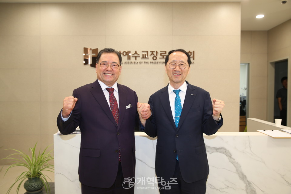 김동관 목사, 제109회 목사 부총회장 예비 후보 등록 모습