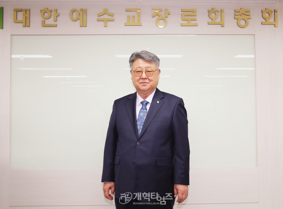 김종혁 목사, 제109회 총회장 예비 후보 등록 모습