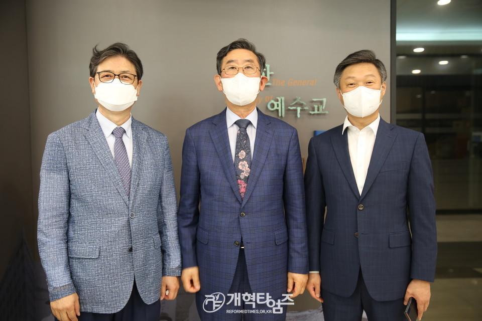 최찬용 목사, 헌의부 때의 모습