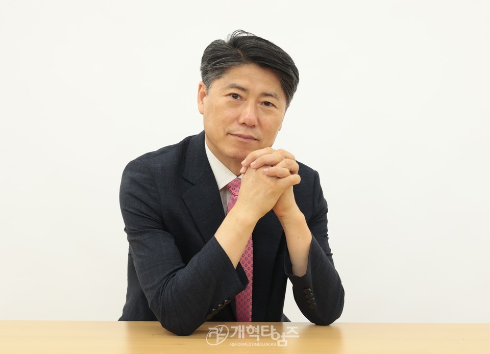 남석필 장로, 제109회 총회 부회계 예비 후보 등록 모습