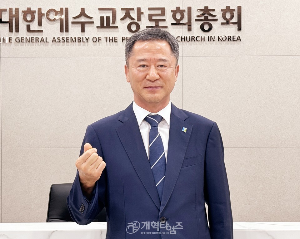 김성환 목사, 제109회 총회 고시부장 예비 후보 등록 모습