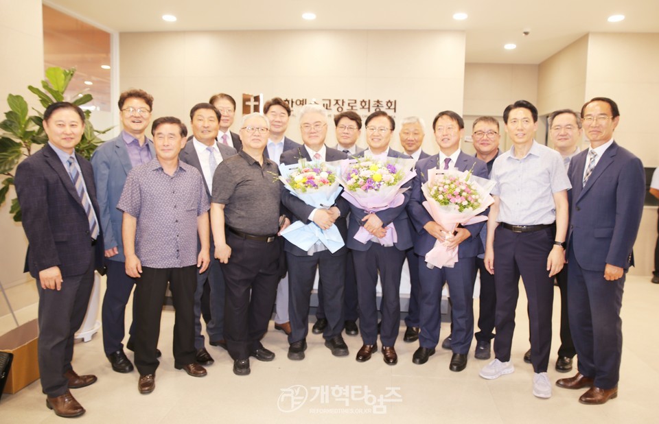 제109회 총회 출판부장 예비 후보로 강희섭 목사 모습