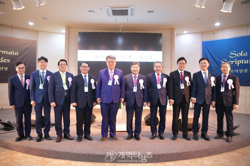 제109회 총회, 신임 총회장 김종혁 목사 추대 모습