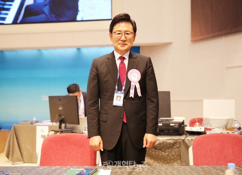 서만종 목사, 제109회 총회 부서기 당선 모습