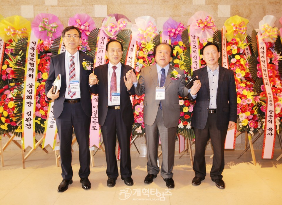 전국남전도회, 전도훈련대회 및 나라와 민족을 위한 기도회 모습