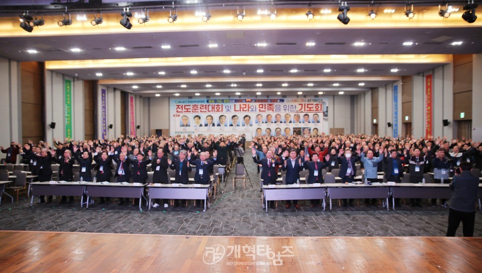 전국남전도회, 전도훈련대회 및 나라와 민족을 위한 기도회 모습