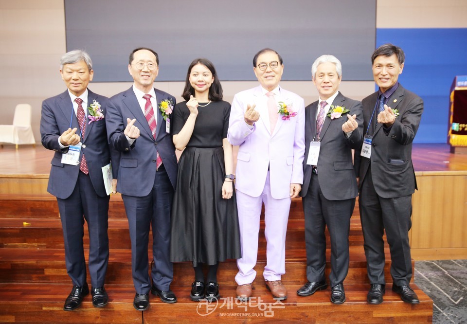 전국남전도회, 전도훈련대회 및 나라와 민족을 위한 기도회 모습