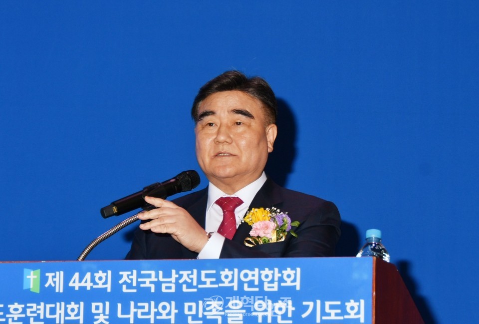 전국남전도회, 전도훈련대회 및 나라와 민족을 위한 기도회 모습