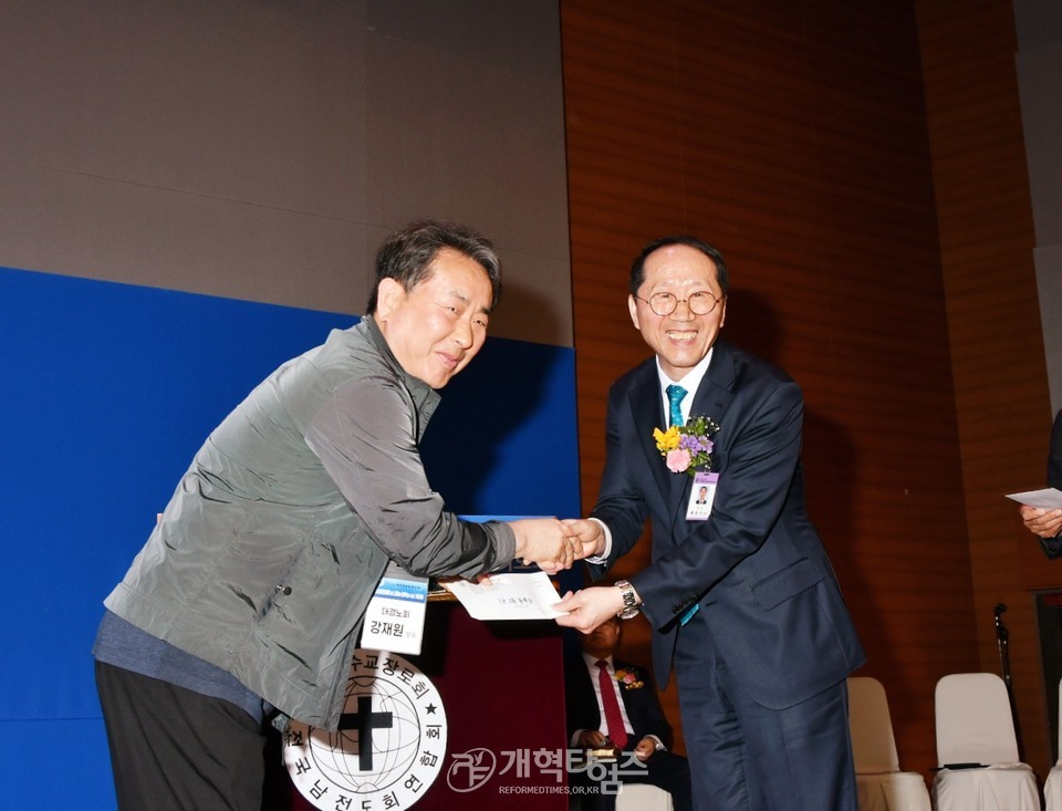 전국남전도회, 전도훈련대회 및 나라와 민족을 위한 기도회 모습