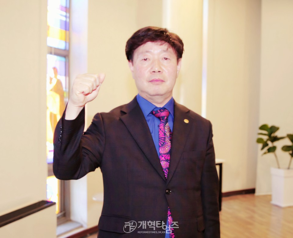 이리노회에서 총회 출판부장 후보로 추천받은 김준기 장로 모습