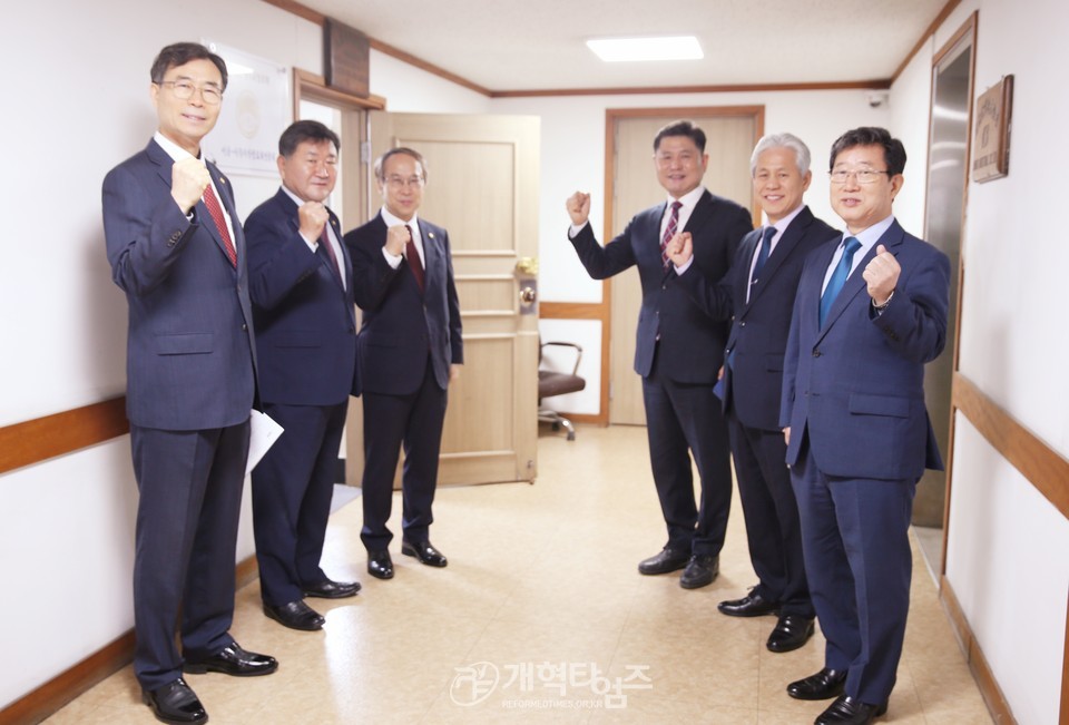 제55회기 서울ㆍ서북지역장로회 고문ㆍ임원회의 모습