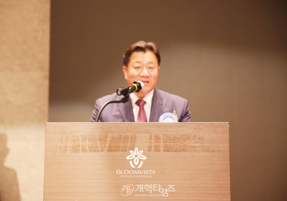 서울노회, 구제부에 영남 산불 피해 구제헌금 전달 모습